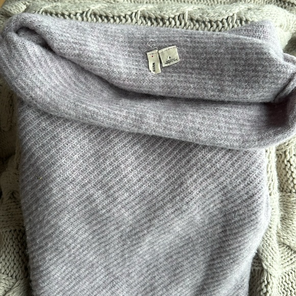 Anthropology “Moth” brand lilac sweater. - Picture 2 of 9